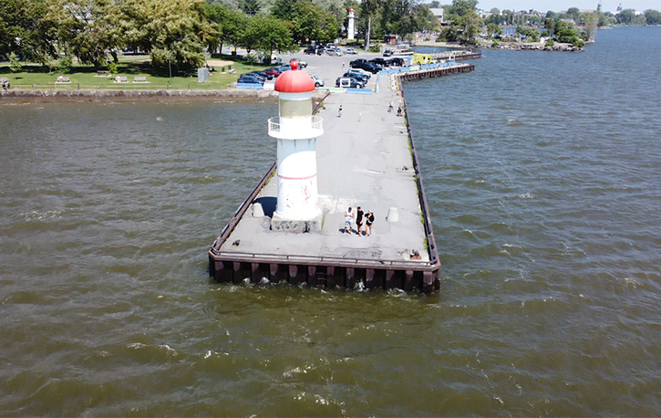 Vol de drone au dessus du Phrare de Lachine