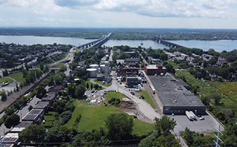 Vol de drone au dessus de Montréal