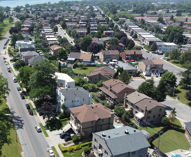 Vol de drone au dessus de Montréal